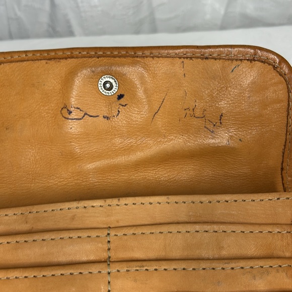 Brown Leather and fur embossed floral design wallet. Holds 12 cards. - Picture 5 of 13